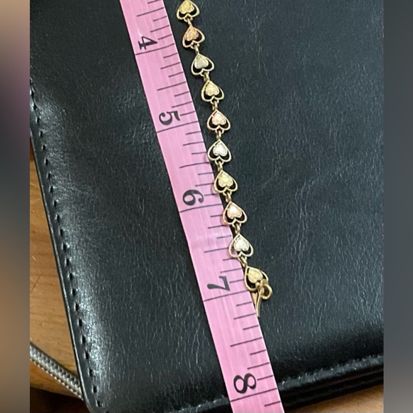 Beverly Hills Gold: 14k.tri colored gold heart shaped tennis 7” inch bracelet. - Picture 4 of 8